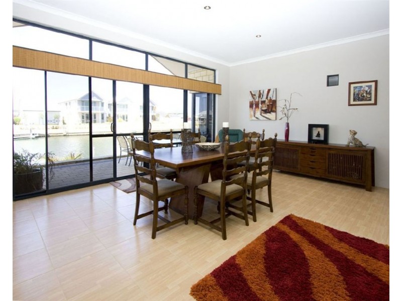 24 Gael Place, Dudley Park WA 6210