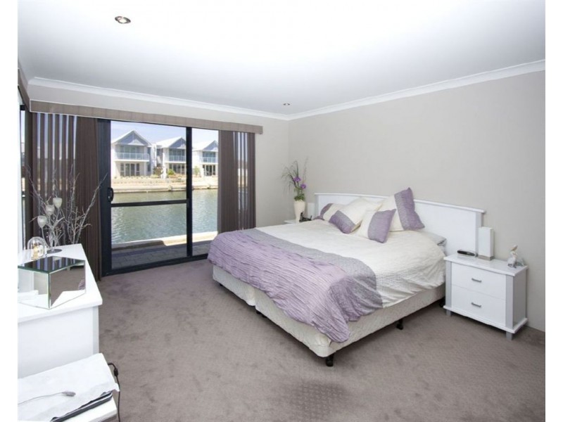 24 Gael Place, Dudley Park WA 6210