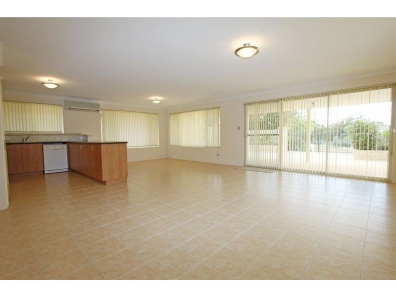 24 Evella Cove, Lakelands WA 6180