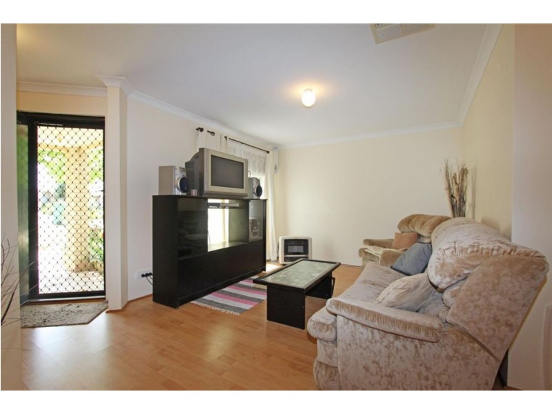 16 Lambourne Place, Halls Head WA 6210