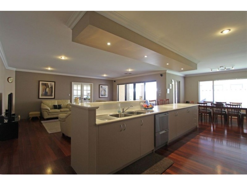 11 Tranquility Way, Halls Head WA 6210