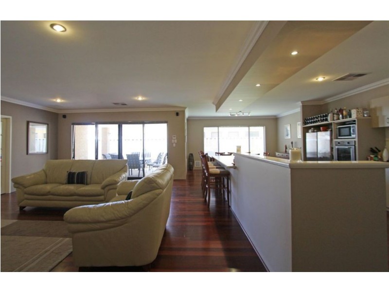 11 Tranquility Way, Halls Head WA 6210