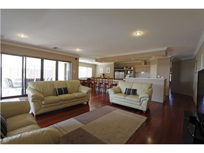 11 Tranquility Way, Halls Head WA 6210