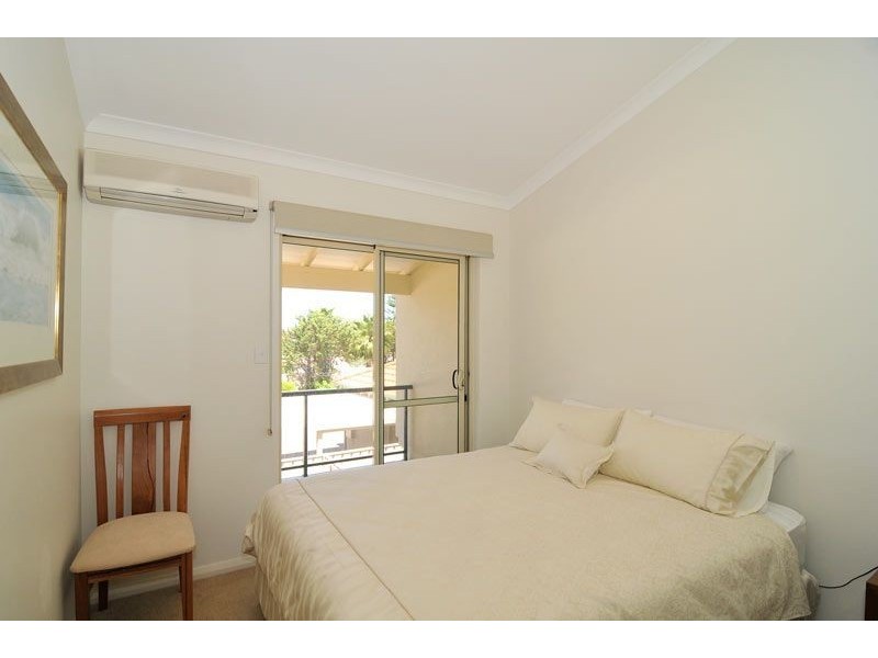 8/5 Weatherley Place, Mandurah WA 6210