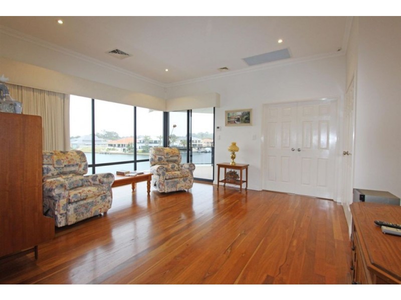 13 Picaroon Place, Halls Head WA 6210