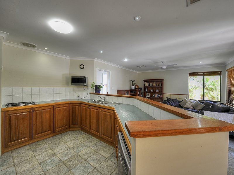 28 Caravel Way, Halls Head WA 6210