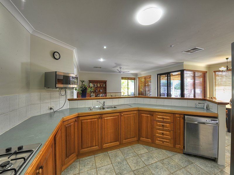 28 Caravel Way, Halls Head WA 6210
