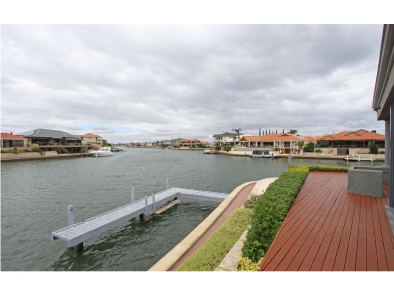 7 Solstraale Place, Halls Head WA 6210