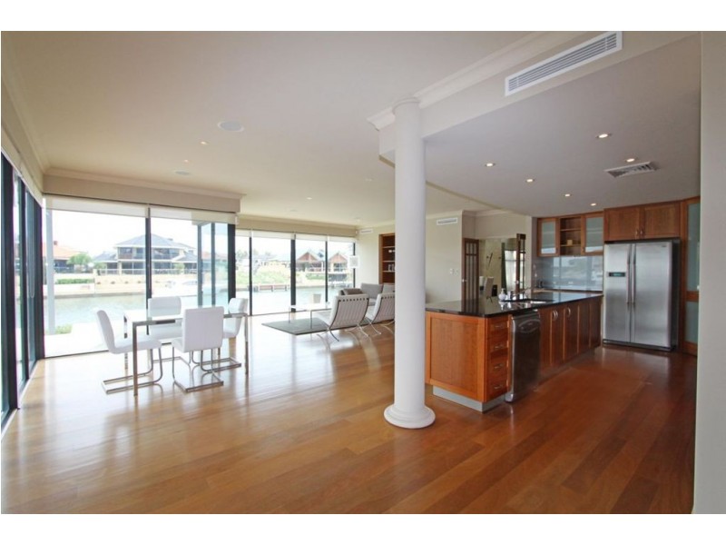 7 Solstraale Place, Halls Head WA 6210