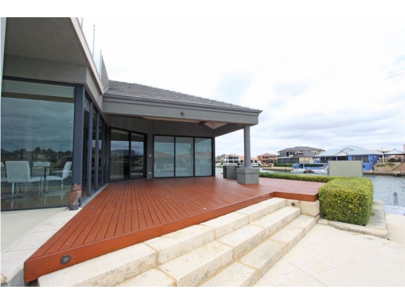7 Solstraale Place, Halls Head WA 6210