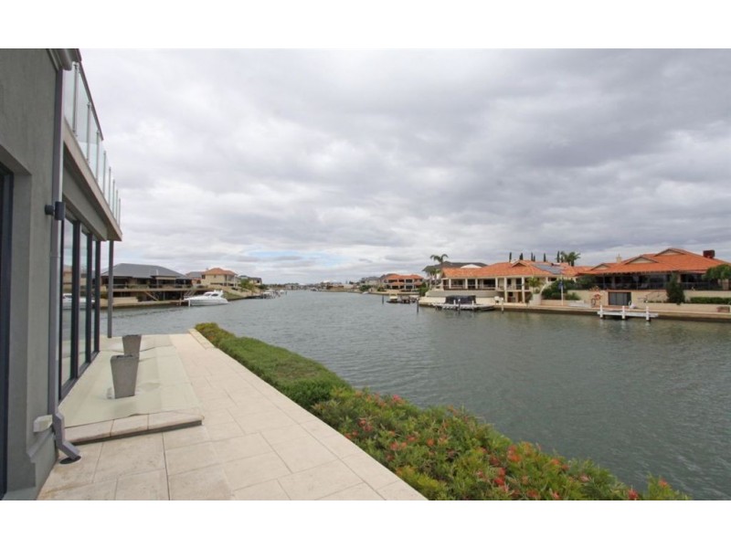 7 Solstraale Place, Halls Head WA 6210
