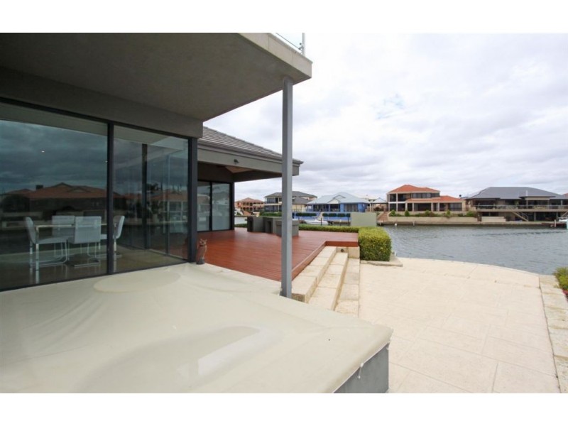 7 Solstraale Place, Halls Head WA 6210