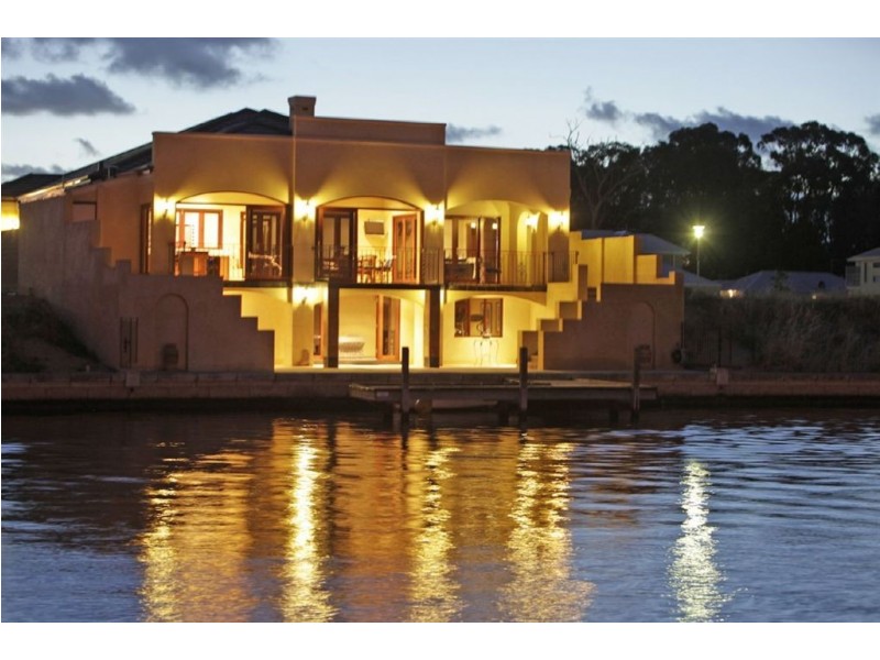 17 Leisure Way, Halls Head WA 6210