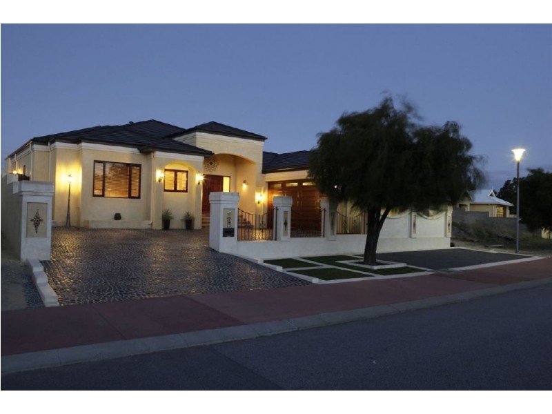 17 Leisure Way, Halls Head WA 6210