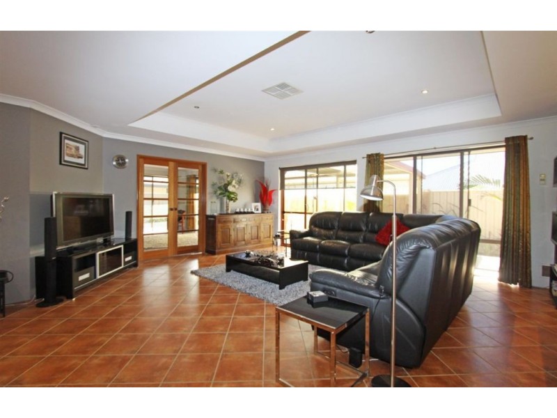 61 Ballard Meander, Lakelands WA 6180