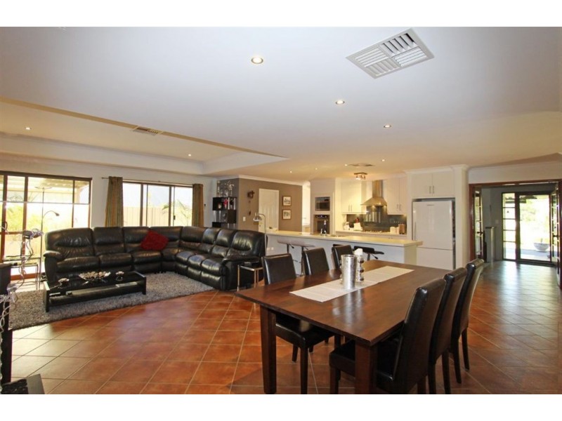 61 Ballard Meander, Lakelands WA 6180