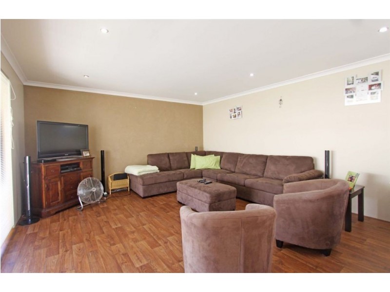 10 Salome Crescent, Lakelands WA 6180