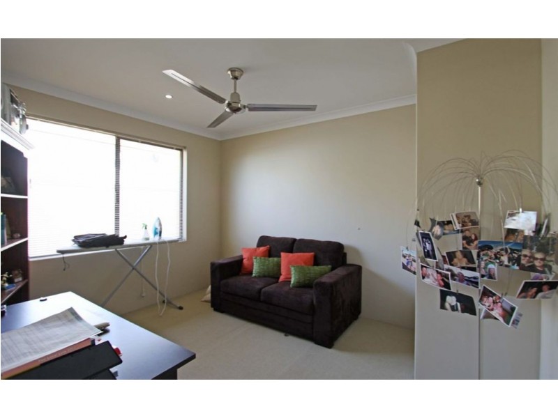 10 Salome Crescent, Lakelands WA 6180