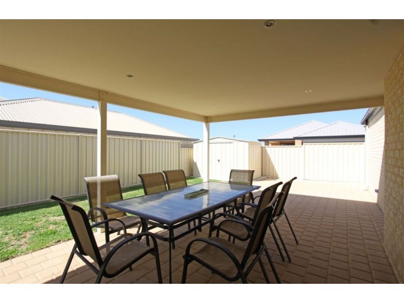 10 Salome Crescent, Lakelands WA 6180