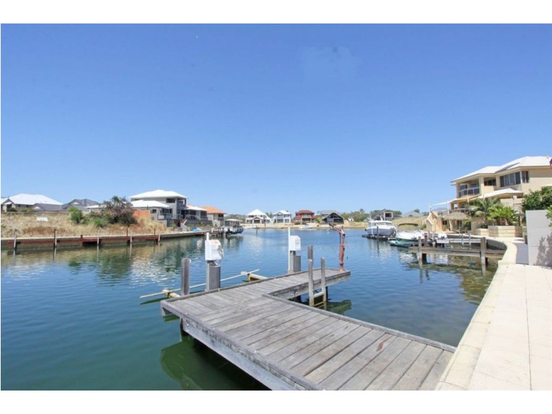 28 Ragamuffin Point, Halls Head WA 6210
