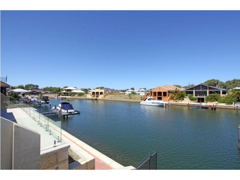 15 Ragamuffin Point, Halls Head WA 6210