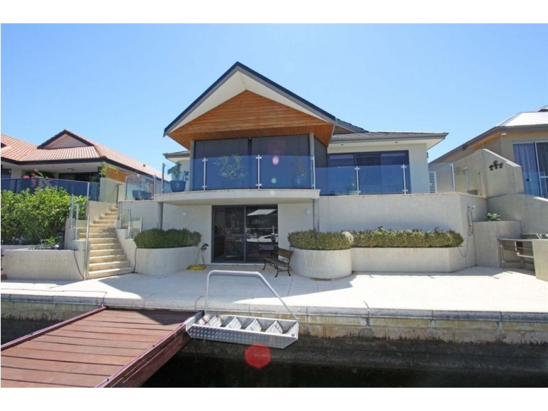 15 Ragamuffin Point, Halls Head WA 6210