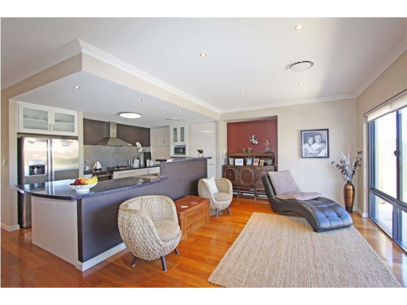 15 Ragamuffin Point, Halls Head WA 6210