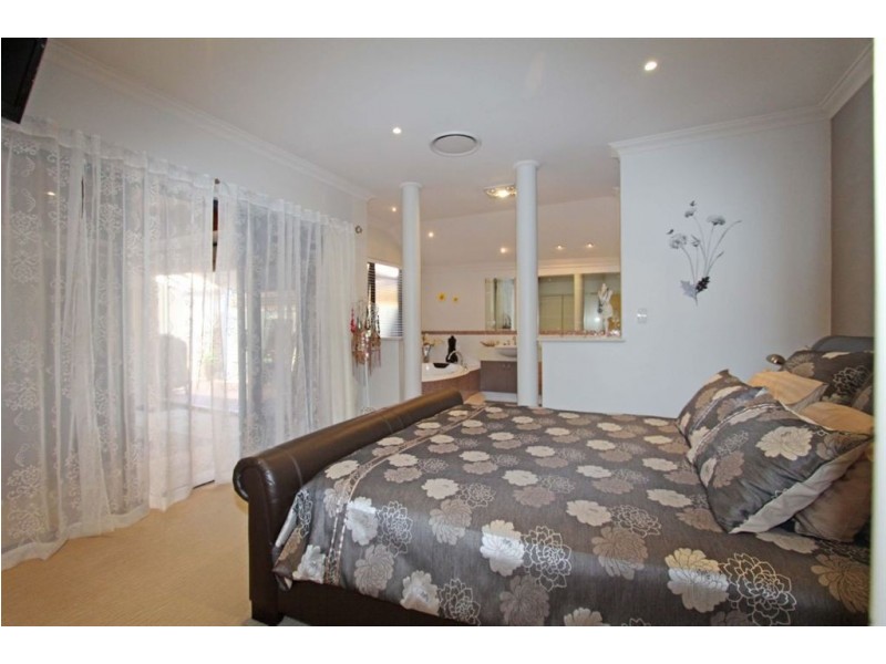 15 Ragamuffin Point, Halls Head WA 6210