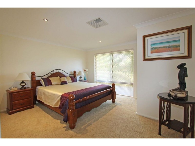 40 Hanson Way, Dudley Park WA 6210