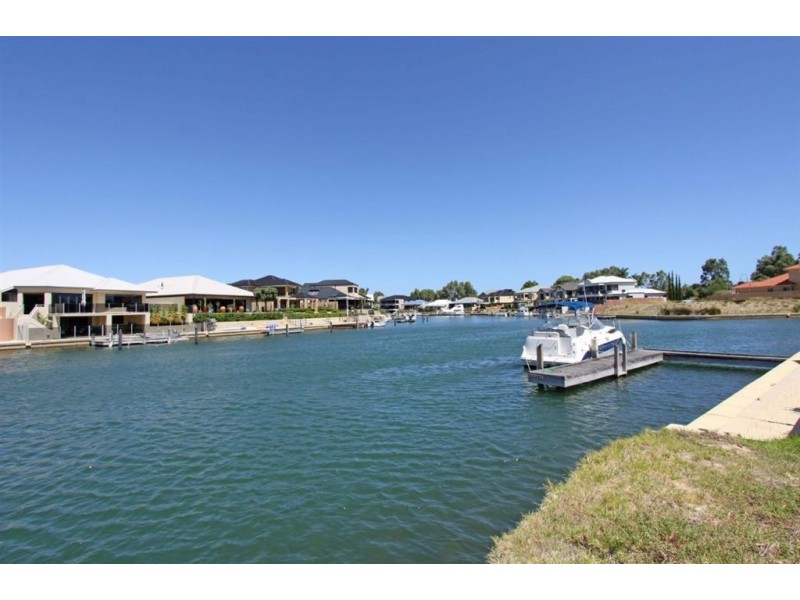 8 Santavea Mews, Halls Head WA 6210