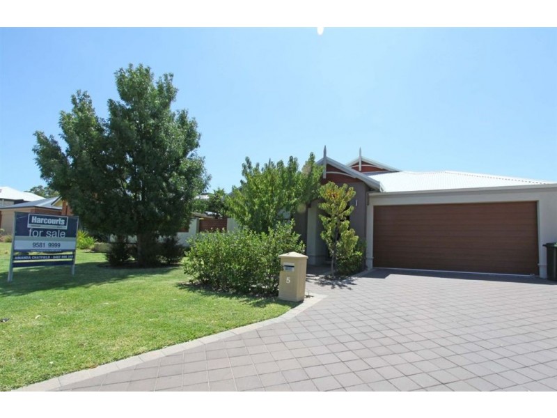 5 Walnut Way, Meadow Springs WA 6210