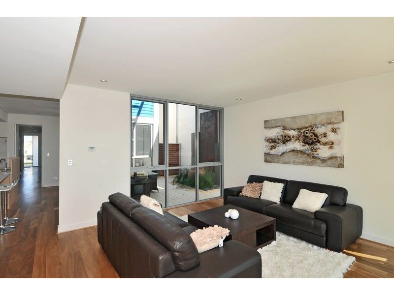 25 Tradewinds Retreat, Dudley Park WA 6210