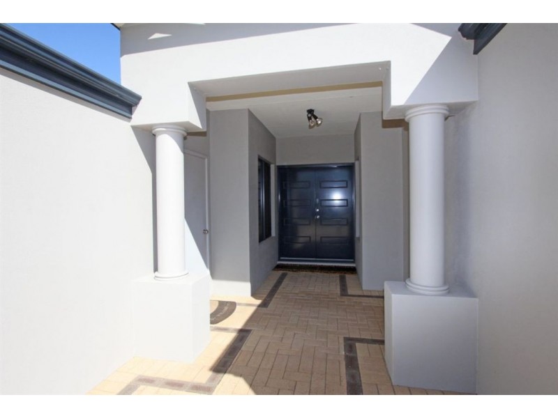 18 Hokitika Drive, Dudley Park WA 6210