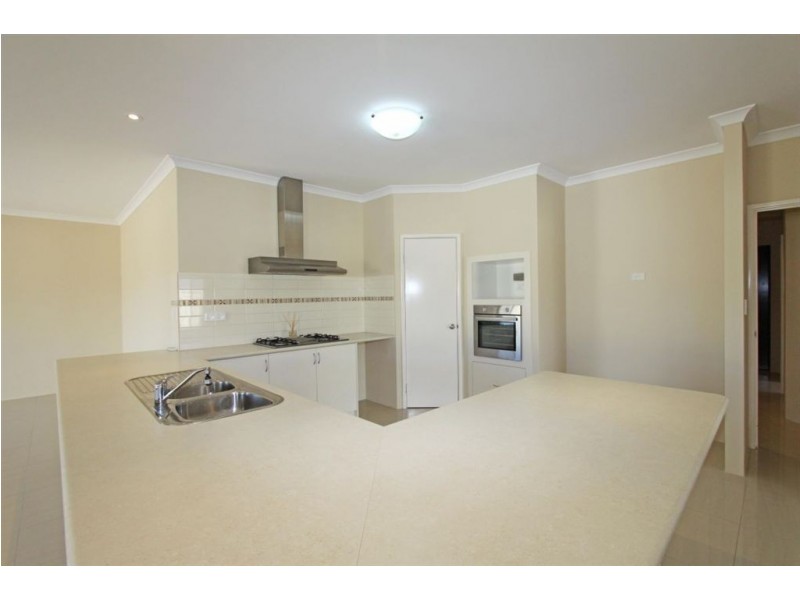 18 Hokitika Drive, Dudley Park WA 6210