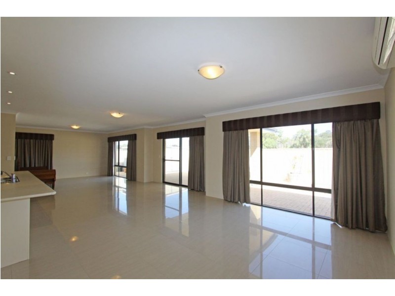 18 Hokitika Drive, Dudley Park WA 6210