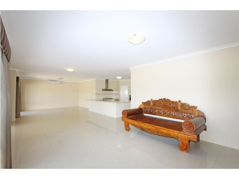 18 Hokitika Drive, Dudley Park WA 6210