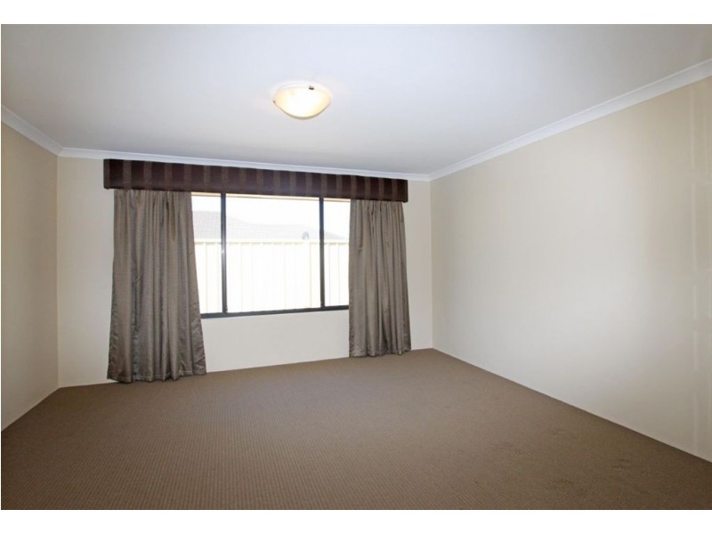 18 Hokitika Drive, Dudley Park WA 6210