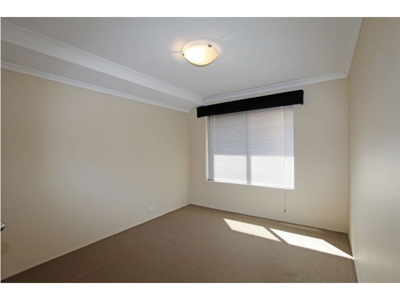 18 Hokitika Drive, Dudley Park WA 6210