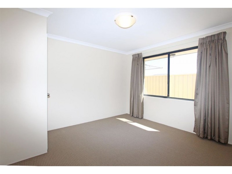 18 Hokitika Drive, Dudley Park WA 6210