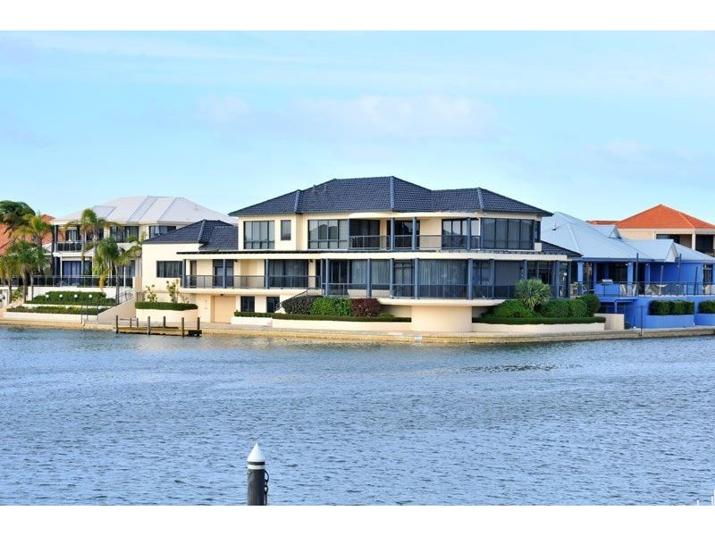 8 Finistere Island Retreat, Halls Head WA 6210