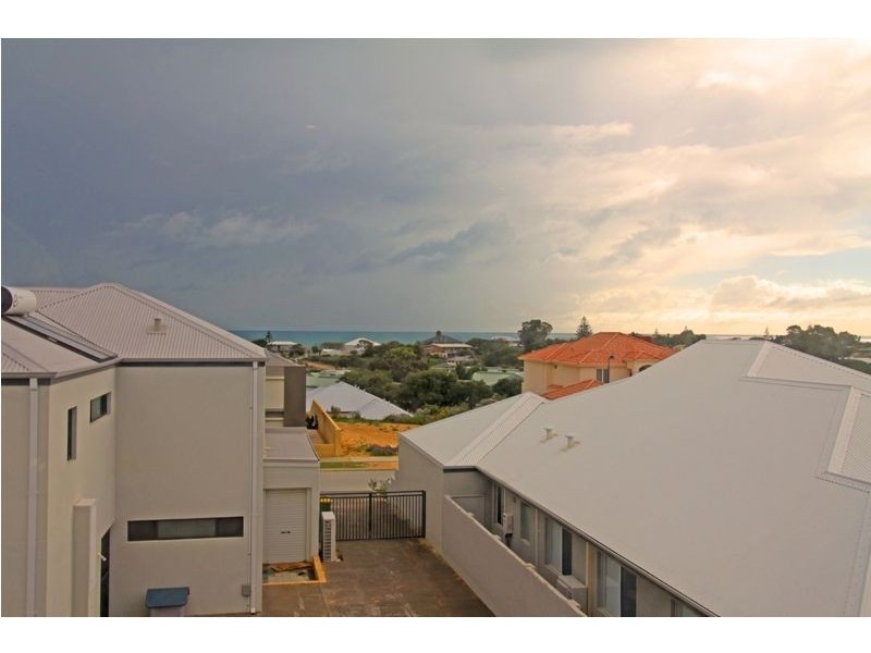 8 Seaview Place, Wannanup WA 6210