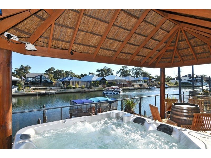 12 Ragamuffin Point, Halls Head WA 6210