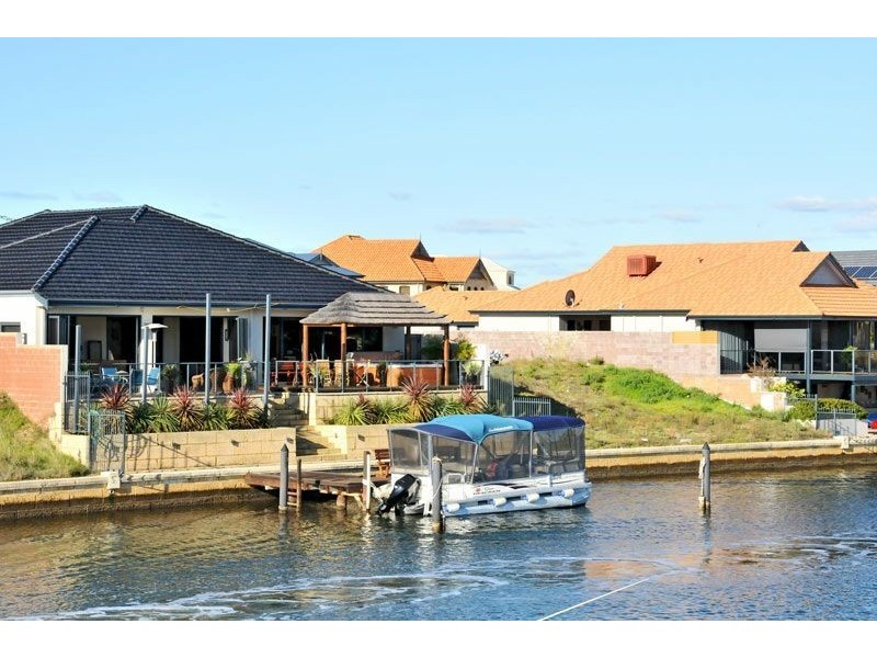 12 Ragamuffin Point, Halls Head WA 6210