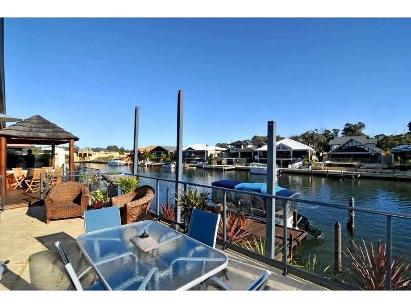 12 Ragamuffin Point, Halls Head WA 6210