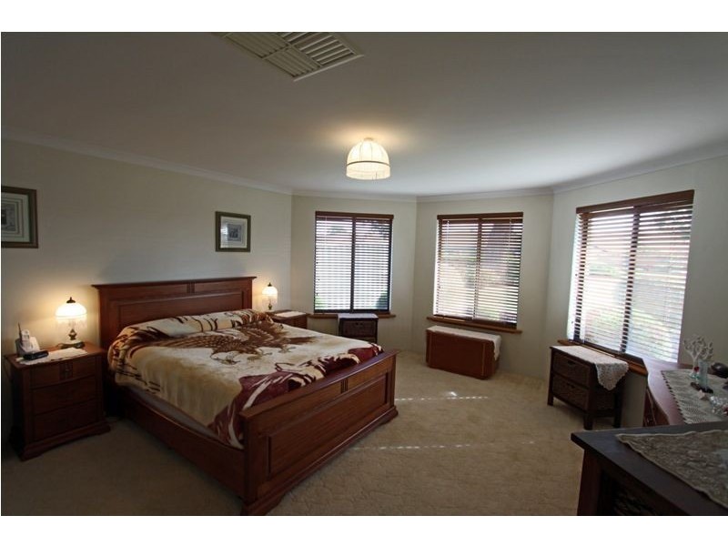 22 Oakleigh Drive, Erskine WA 6210