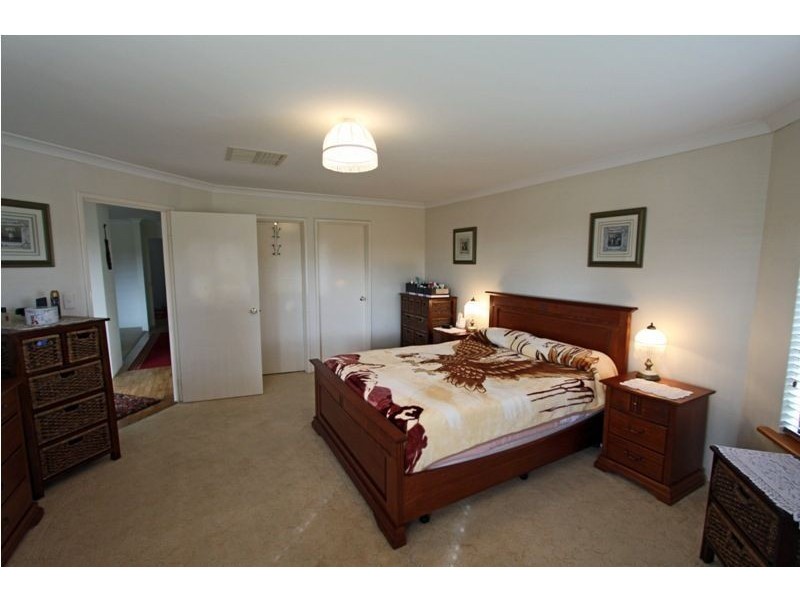 22 Oakleigh Drive, Erskine WA 6210