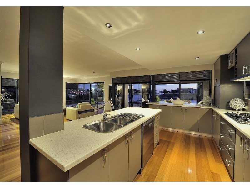 21 Waterlily Drive, Dudley Park WA 6210