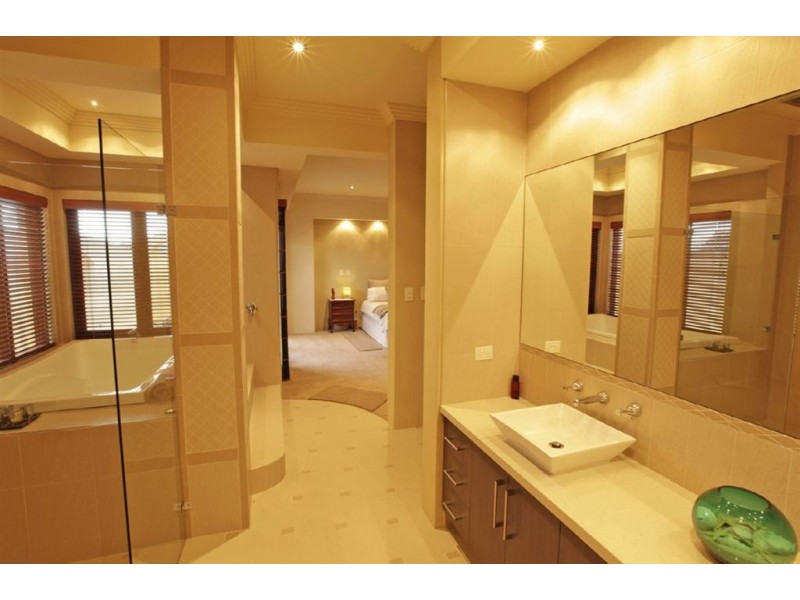 17 Leisure Way, Halls Head WA 6210