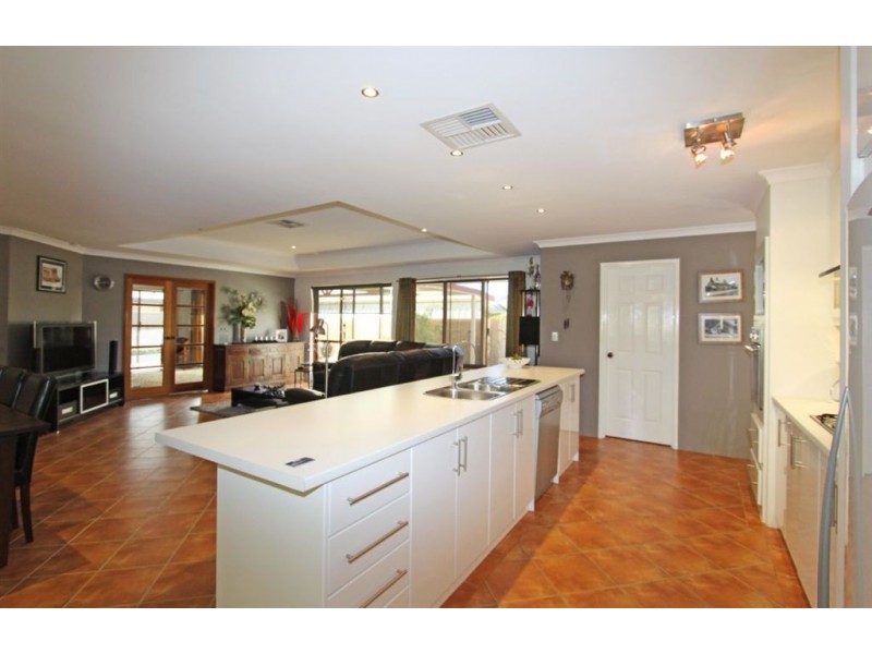 61 Ballard Meander, Lakelands WA 6180