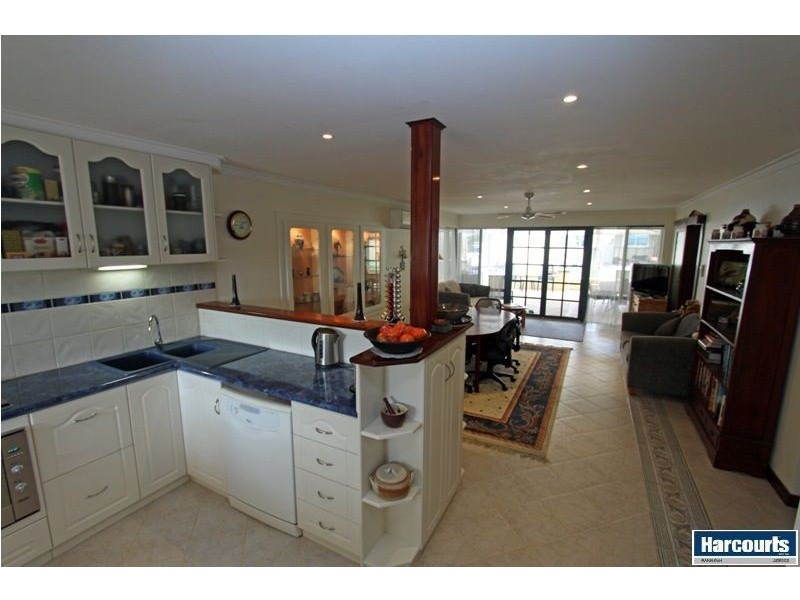 27 Shayne Street, Halls Head WA 6210